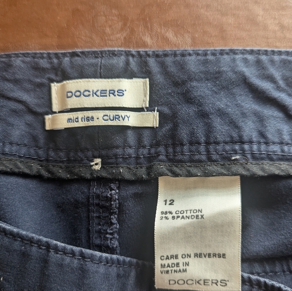 Dockers Mid-rise Curvy capris - Picture 4 of 4